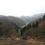 牛舎からみた久斗山の渓谷